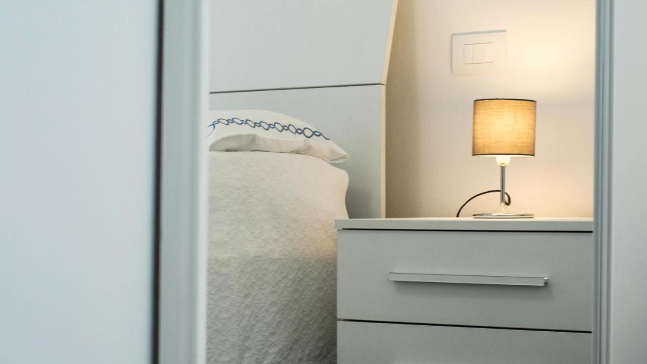 Marali Lake Apartments Di Enrica Bianchera ديسينسانو ديل غاردا المظهر الخارجي الصورة