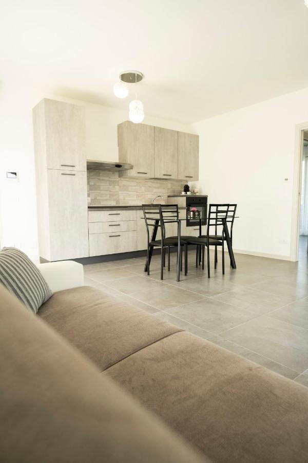Marali Lake Apartments Di Enrica Bianchera ديسينسانو ديل غاردا المظهر الخارجي الصورة