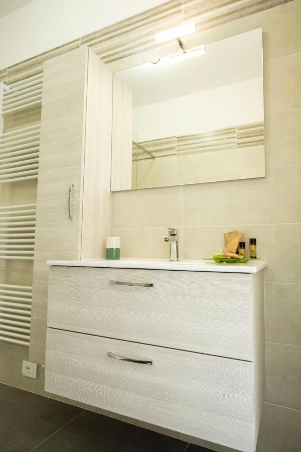 Marali Lake Apartments Di Enrica Bianchera ديسينسانو ديل غاردا المظهر الخارجي الصورة