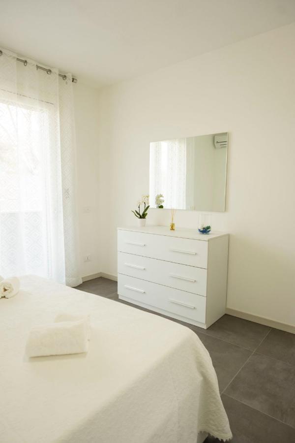 Marali Lake Apartments Di Enrica Bianchera ديسينسانو ديل غاردا المظهر الخارجي الصورة