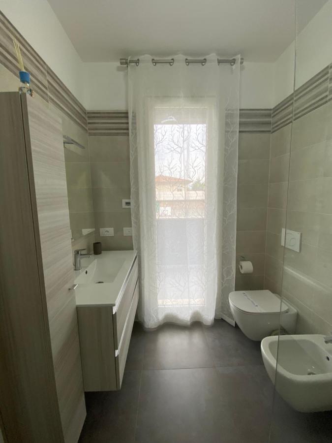 Marali Lake Apartments Di Enrica Bianchera ديسينسانو ديل غاردا المظهر الخارجي الصورة