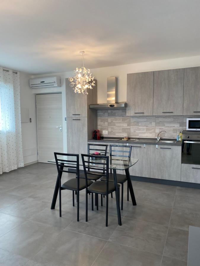 Marali Lake Apartments Di Enrica Bianchera ديسينسانو ديل غاردا المظهر الخارجي الصورة